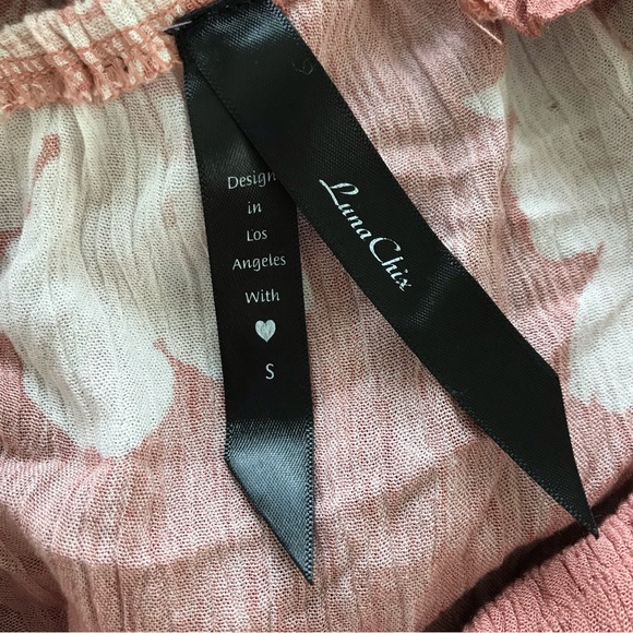 Luna Chix // NWOT Women’s Off-the-shoulder Floral Print Blouse - Picture 3 of 3